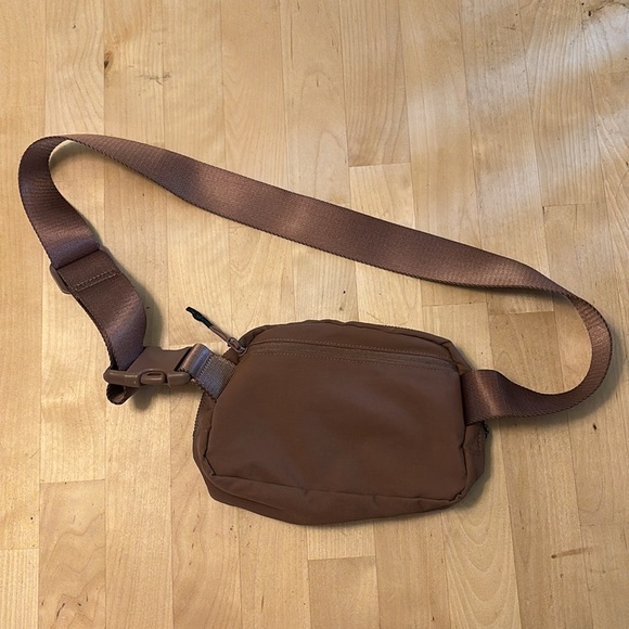 ODODOS Unisex Mini Belt Bag with Adjustable Strap brown - Picture 2 of 3